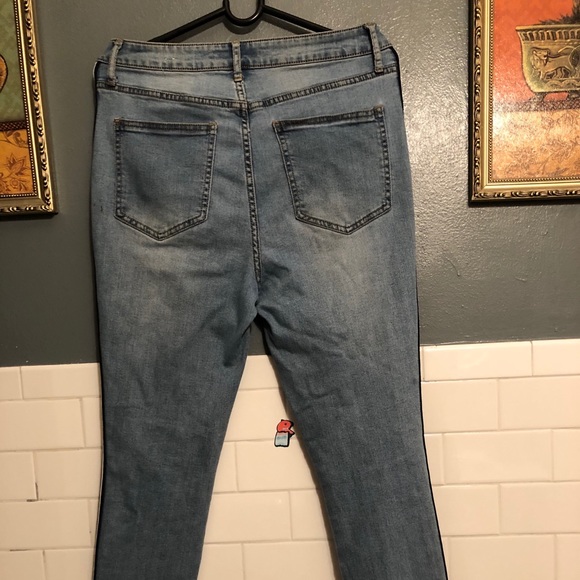 Guess High Rise Jeans - Picture 5 of 7